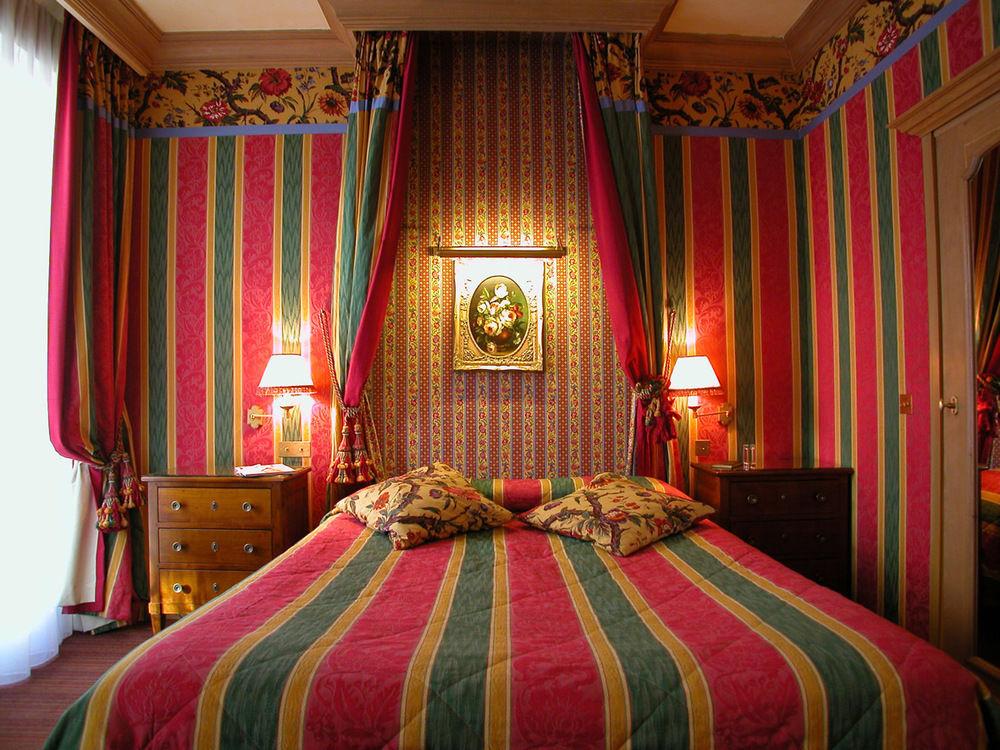 Hotel Chambiges Elysees 4*