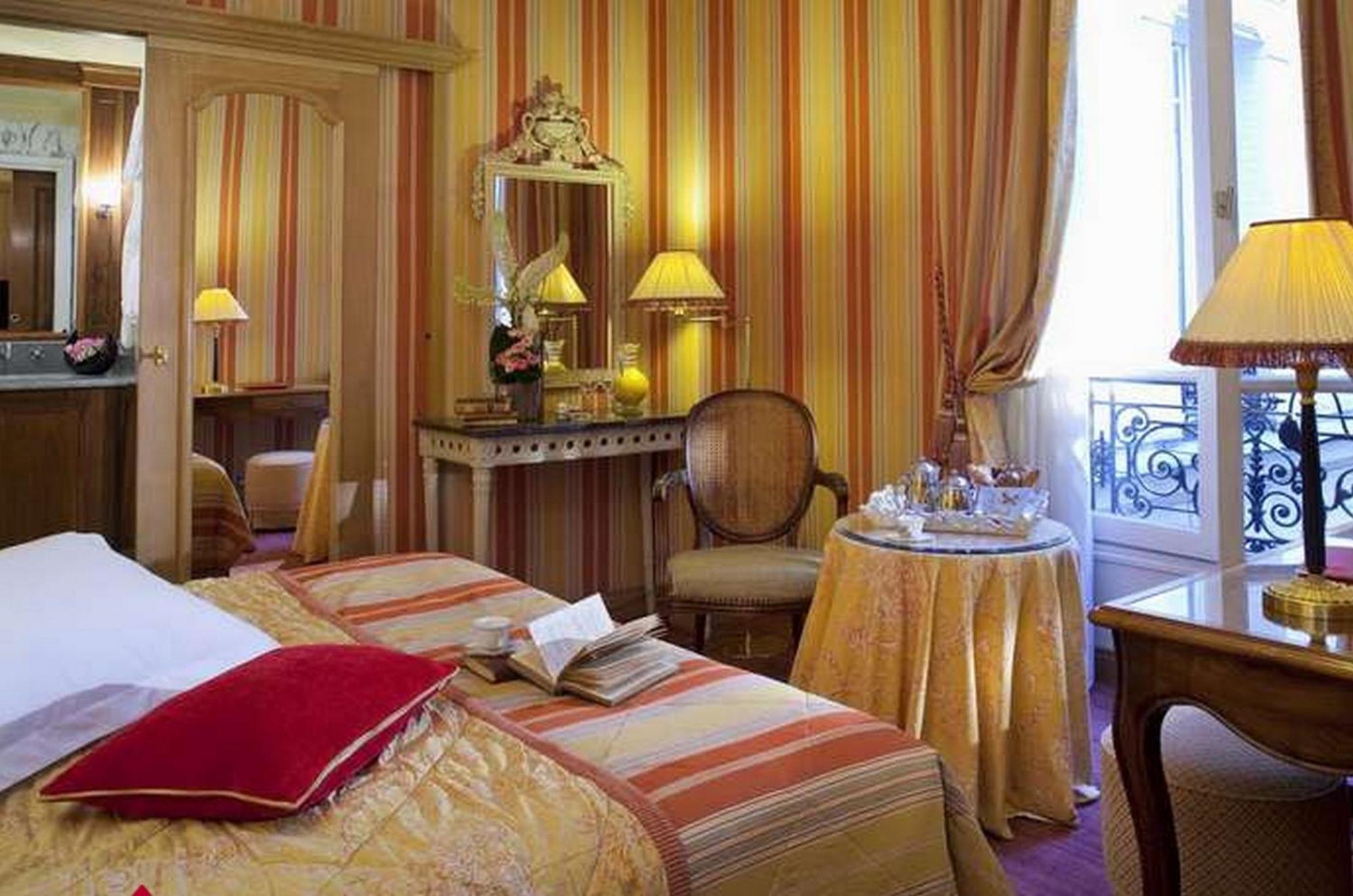 Hotel Chambiges Elysees 4*