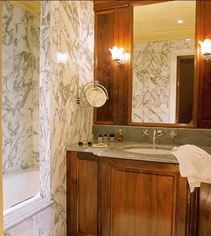 Chambiges Elysees Hotel