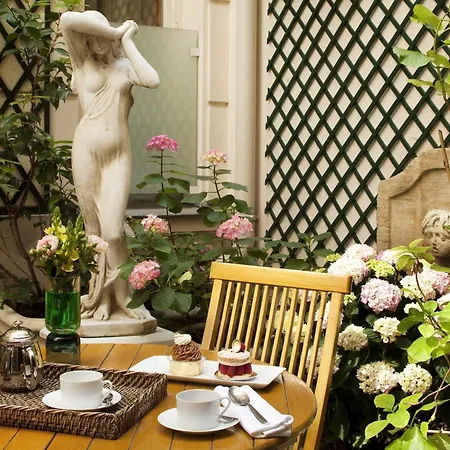 Chambiges Elysées Hotel 4*