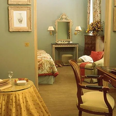 Hotel Chambiges Elysées 4*