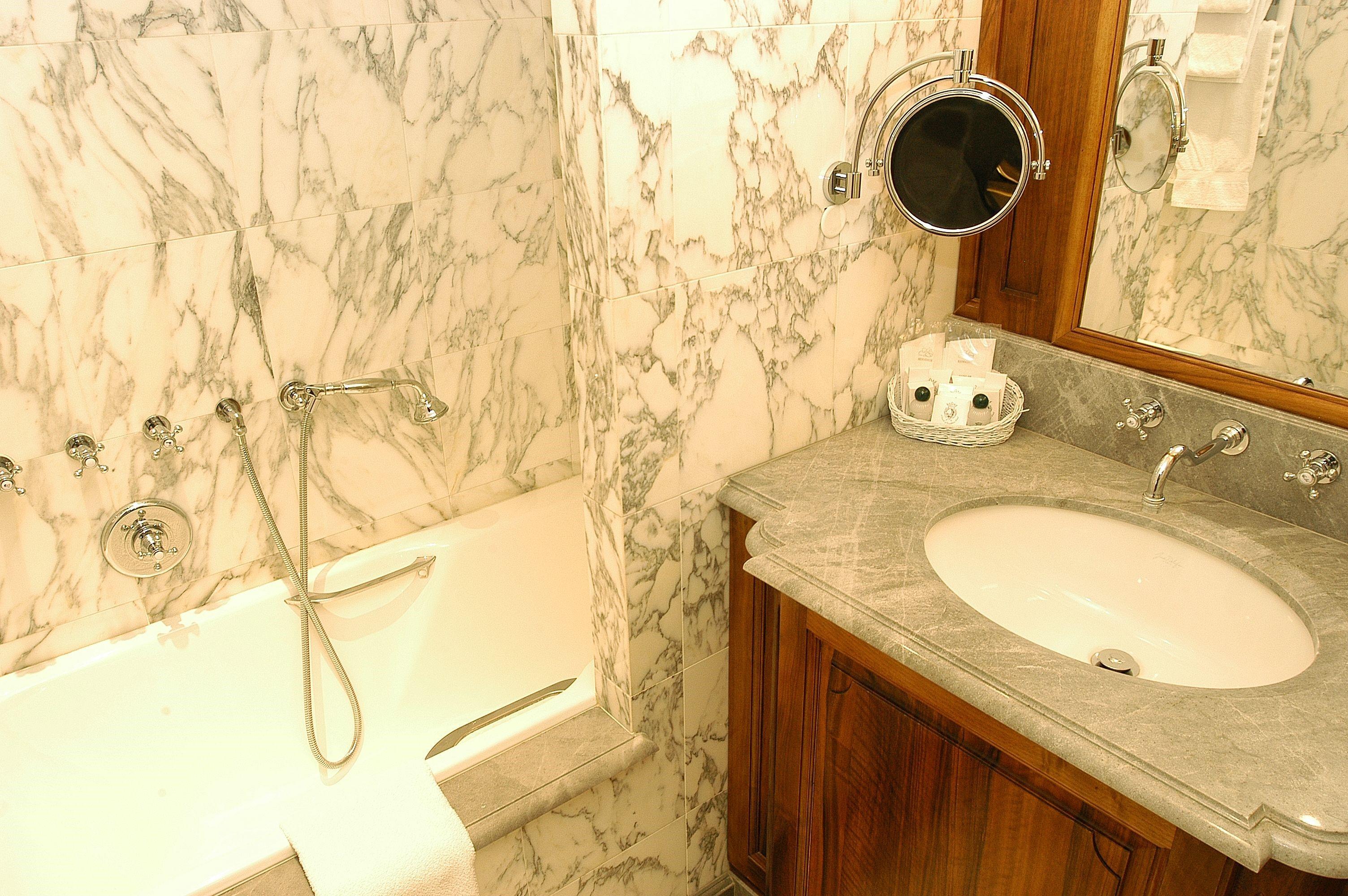 Hotel Chambiges Elysées Parigi